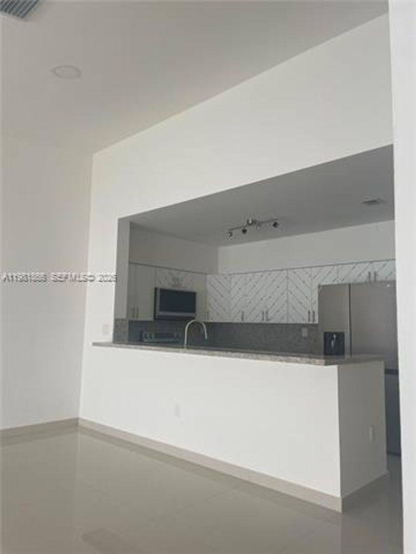 Townhouse for rent at 14728 Balgowan Rd Th, Hialeah, FL 33016