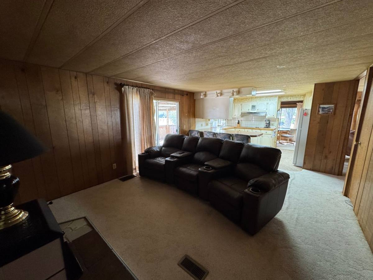 Apartment for rent at 124 N 12th St, Columbus, MT 59019