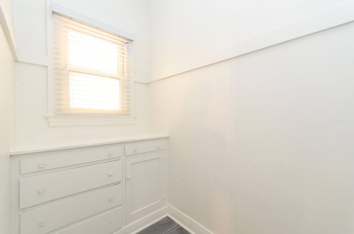 Apartment for rent at 2418 4th Ave, Los Angeles, CA 90018