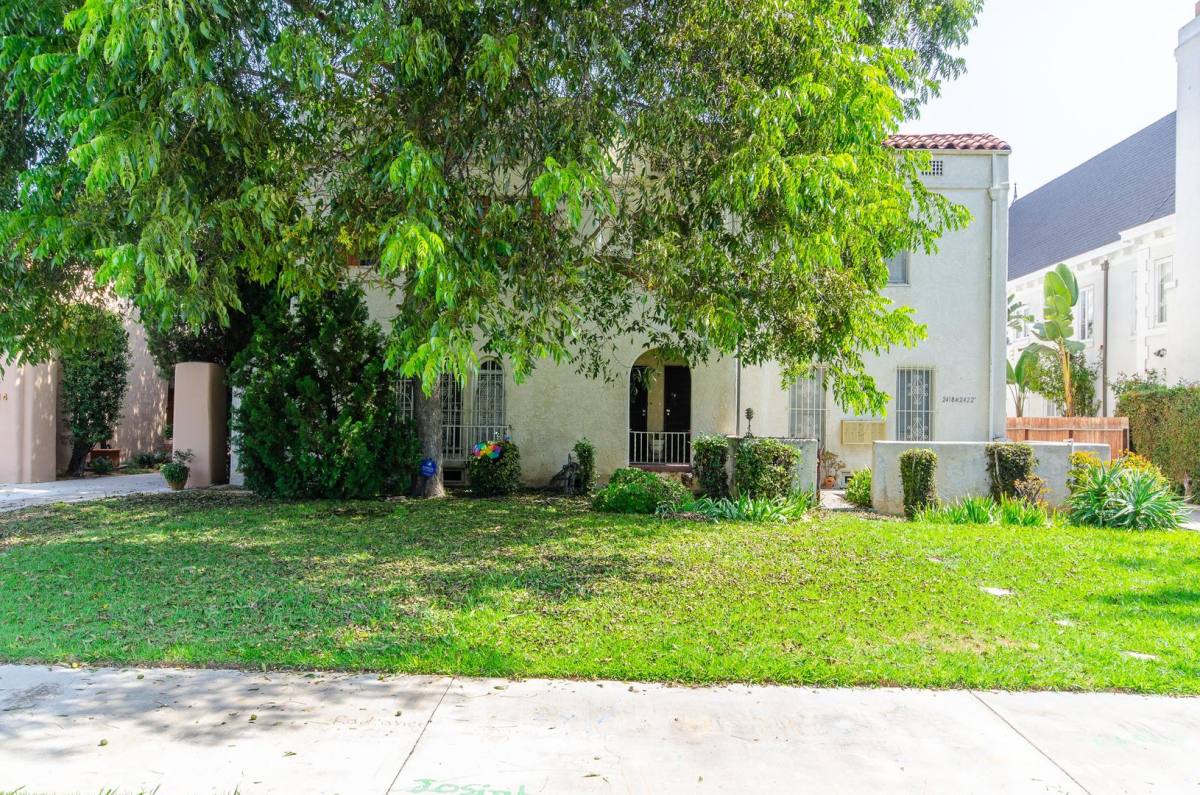 Apartment for rent at 2418 4th Ave, Los Angeles, CA 90018