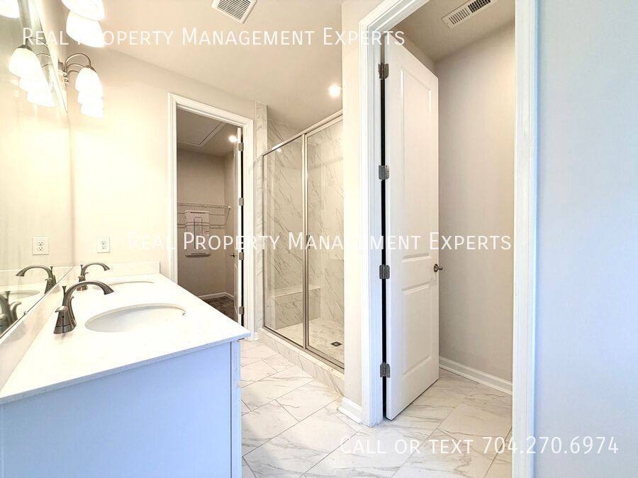 Townhouse for rent at 6016 Caprera Way, Charlotte, NC 28269