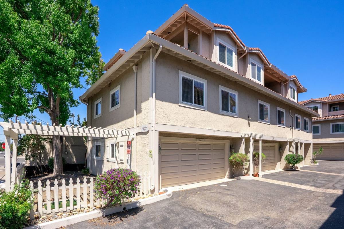 Townhouse for rent at 1461 Main St, Santa Clara, CA 95050