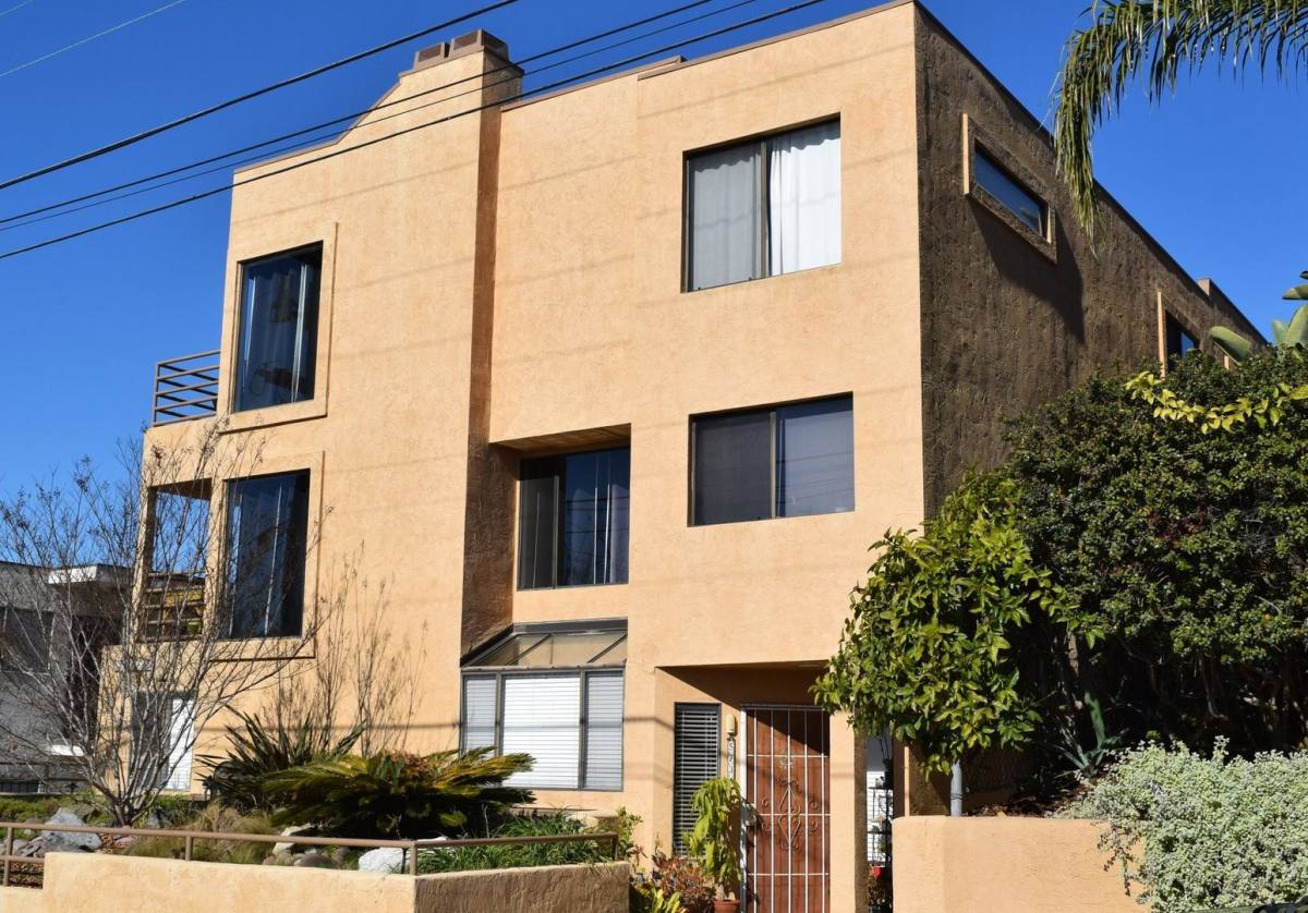 Townhouse for rent at 5744 Mildred St, San Diego, CA 92110