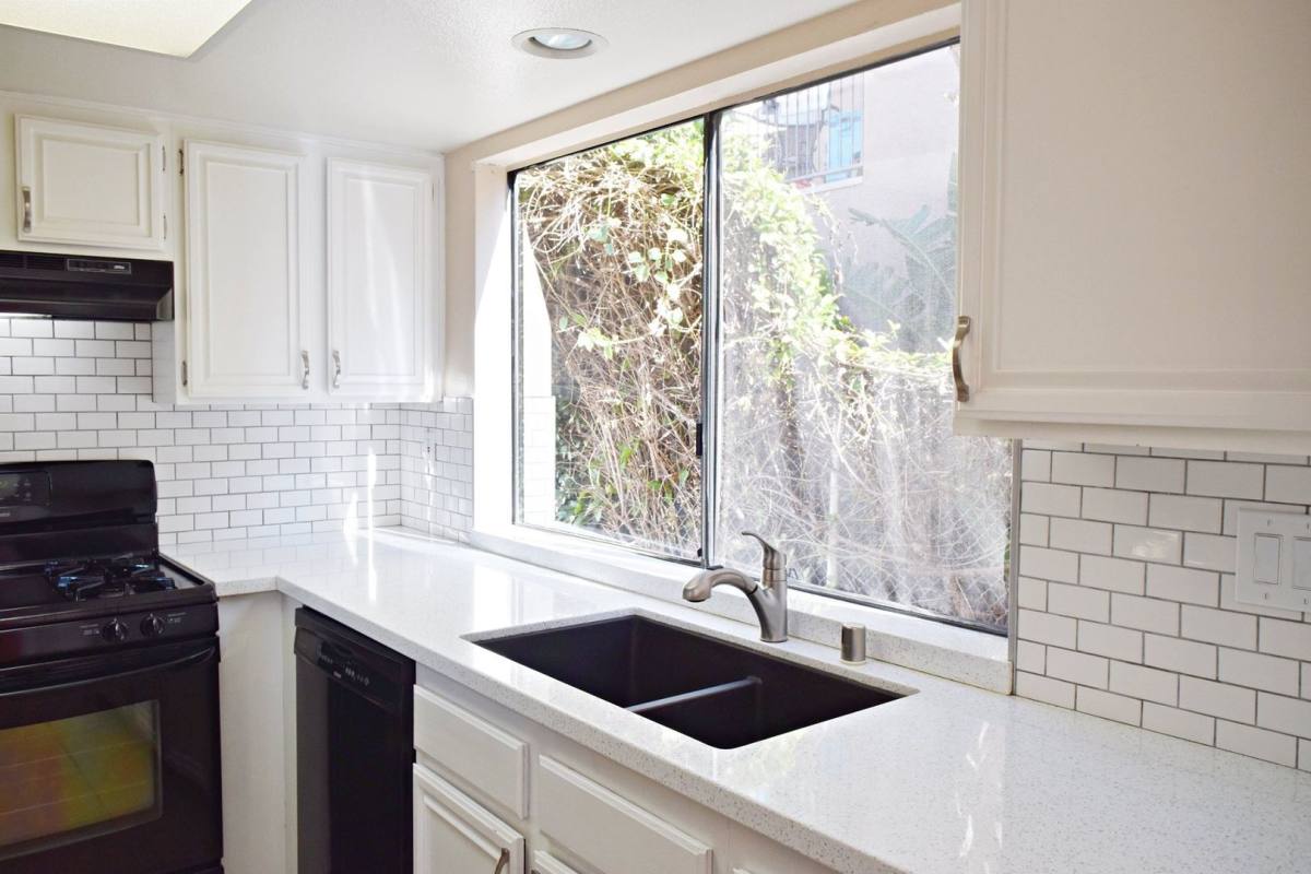 Townhouse for rent at 5744 Mildred St, San Diego, CA 92110