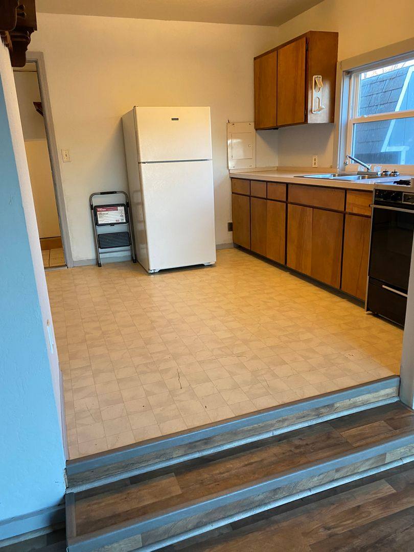House for rent at 115 Lozier Lane, Medford, OR 97501