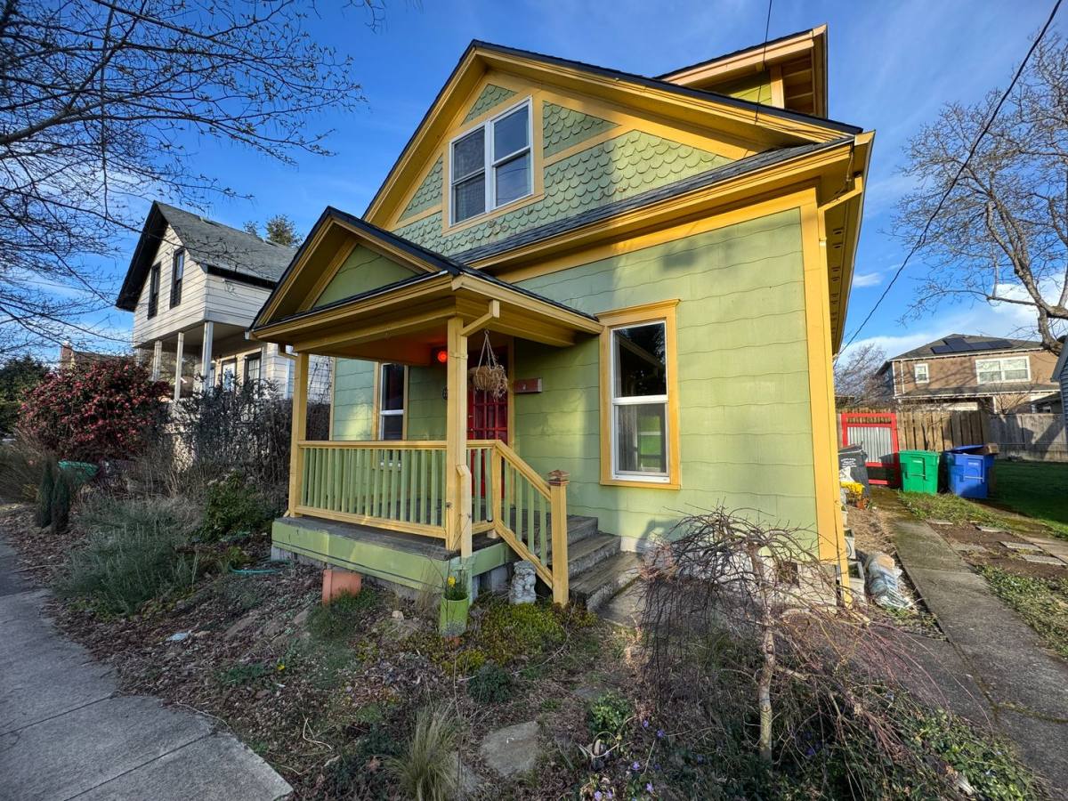 House for rent at 2216 SE 43rd Ave, Portland, OR 97215