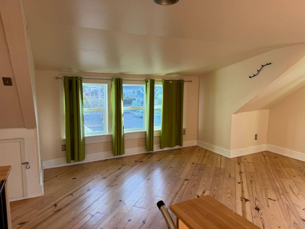 House for rent at 2216 SE 43rd Ave, Portland, OR 97215