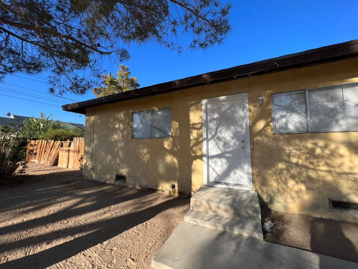 737 E Commercial A-B, Ridgecrest, CA 93555 - Apartment for Rent