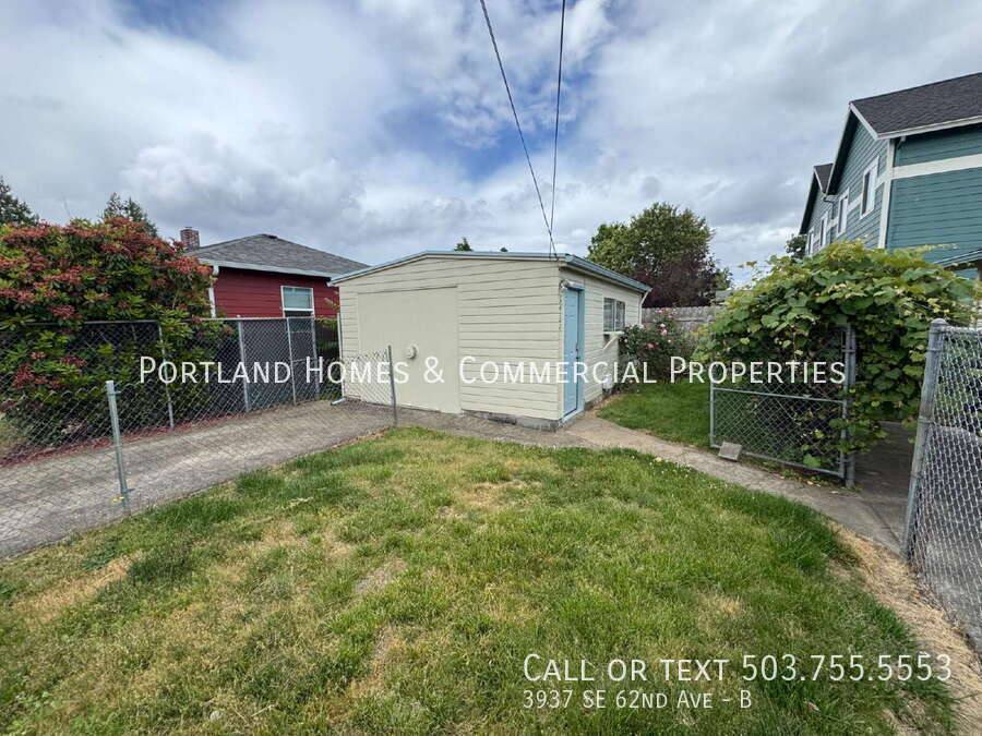Apartment for rent at 3937 SE 62nd Ave #B, Portland, OR 97206