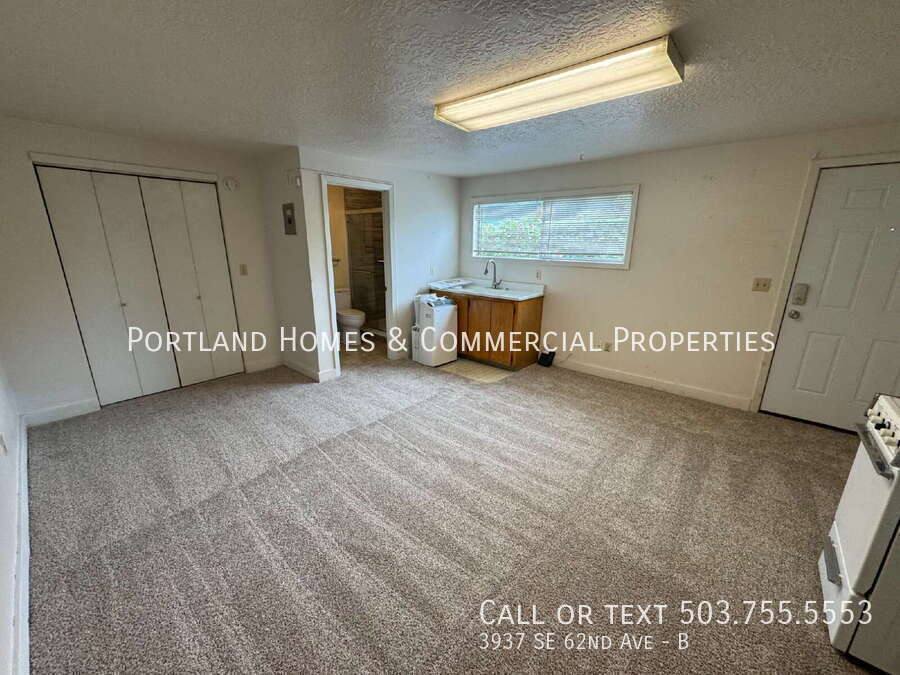 Apartment for rent at 3937 SE 62nd Ave #B, Portland, OR 97206