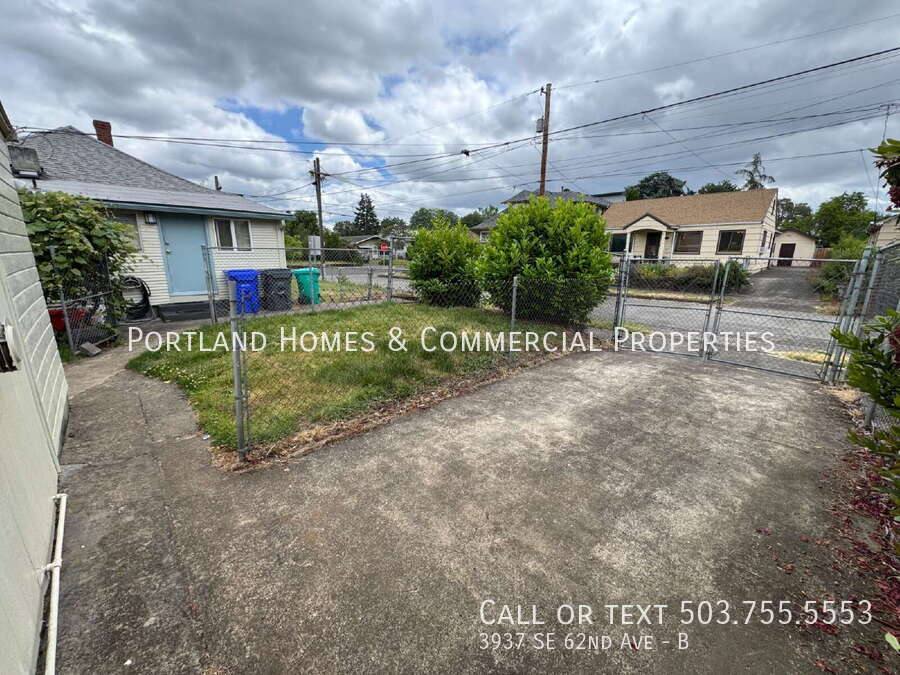 Apartment for rent at 3937 SE 62nd Ave #B, Portland, OR 97206