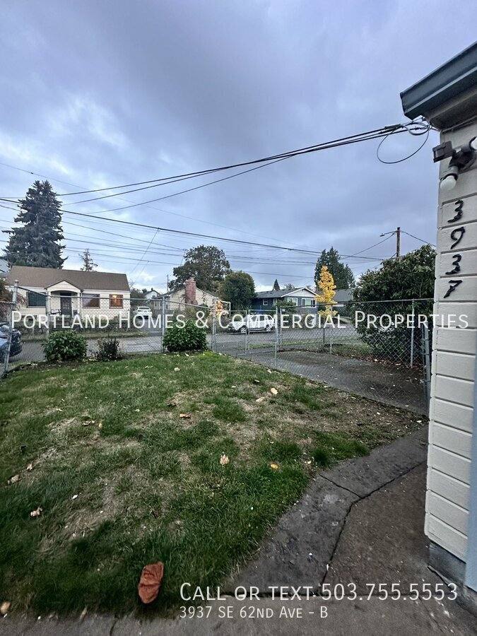 Apartment for rent at 3937 SE 62nd Ave #B, Portland, OR 97206