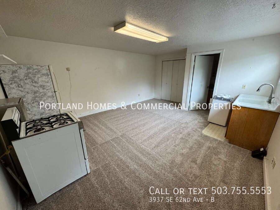 Apartment for rent at 3937 SE 62nd Ave #B, Portland, OR 97206