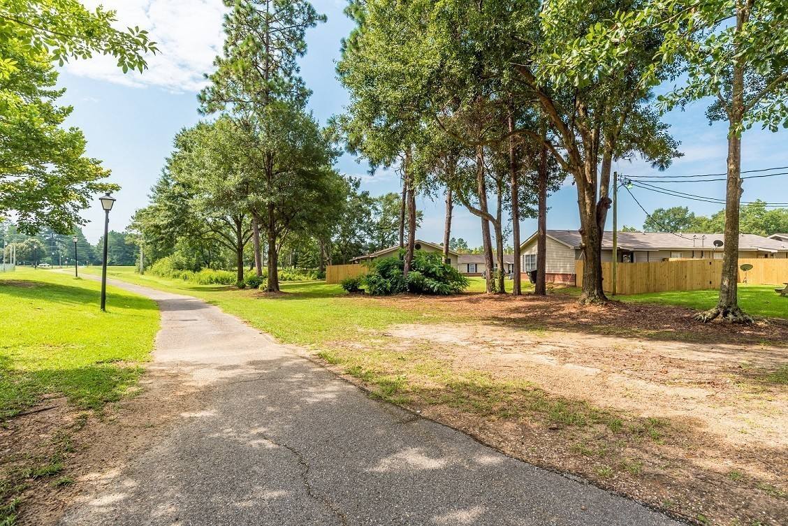 Apartment for rent at 23350 County Rd, Robertsdale, AL 36567