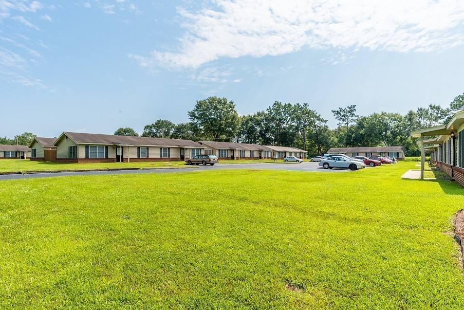 Apartment for rent at 23350 County Rd, Robertsdale, AL 36567