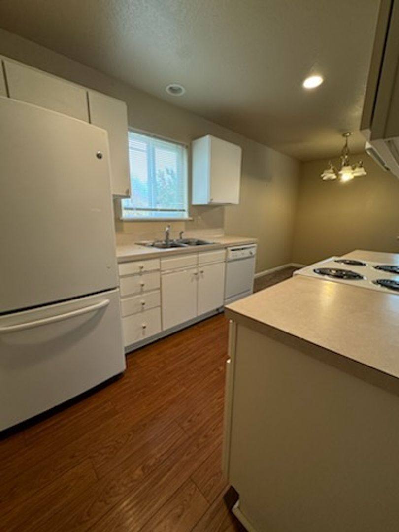 Apartment for rent at 138 Crestview Terrace, Cottage Grove, OR 97424
