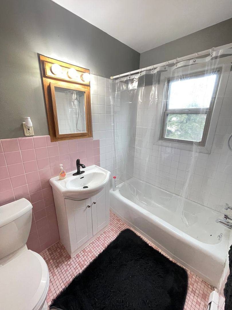 Apartment for rent at 25 W Redwing St #18, Duluth, MN 55803