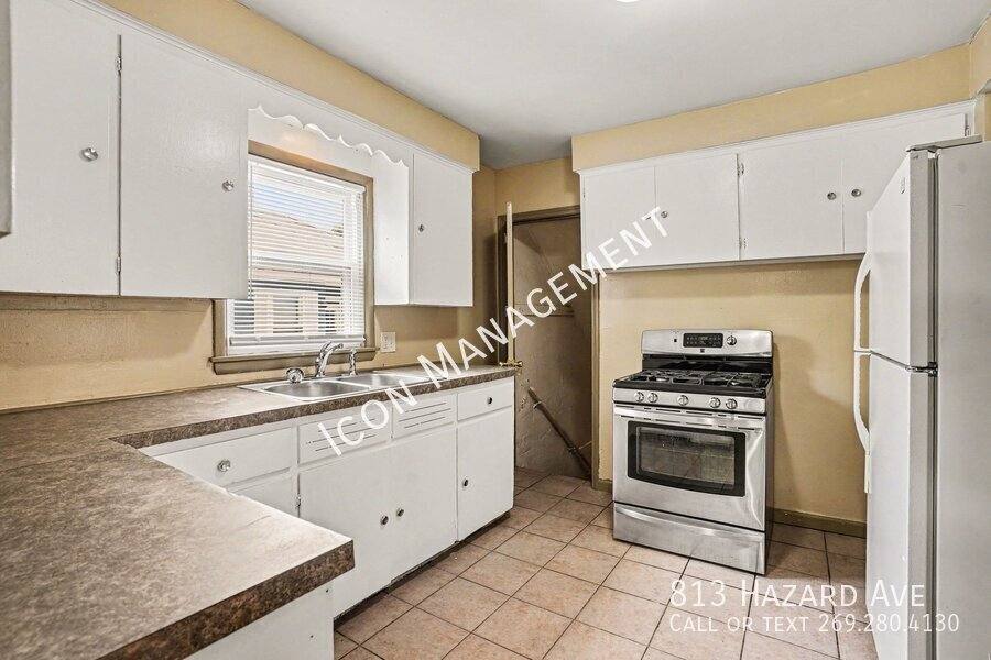 House for rent at 813 Hazard Ave, Kalamazoo, MI 49048