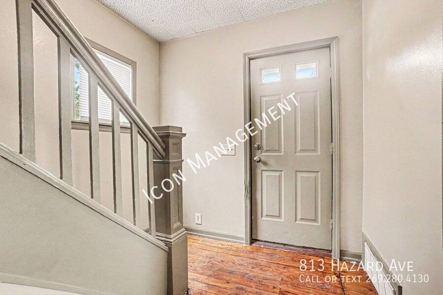 House for rent at 813 Hazard Ave, Kalamazoo, MI 49048