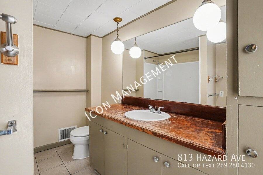 House for rent at 813 Hazard Ave, Kalamazoo, MI 49048