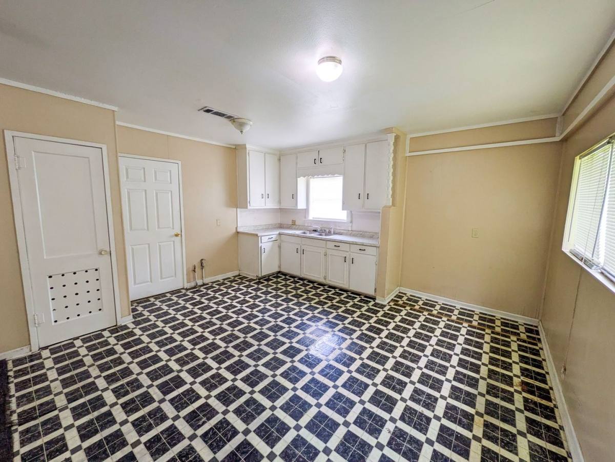 House for rent at 3350 Cherry Dr, Beaumont, TX 77703