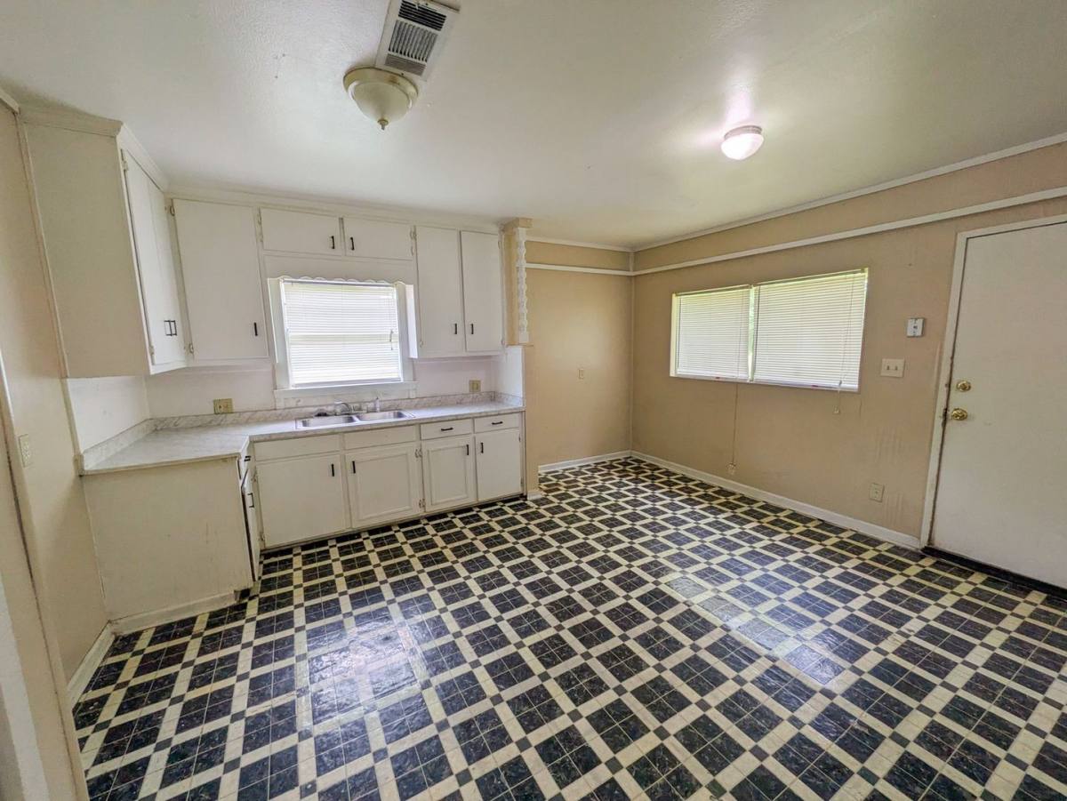 House for rent at 3350 Cherry Dr, Beaumont, TX 77703