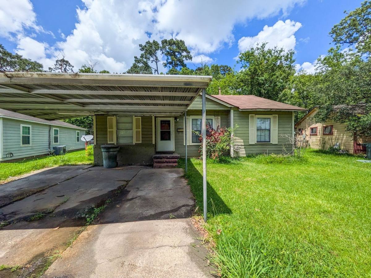 House for rent at 3350 Cherry Dr, Beaumont, TX 77703