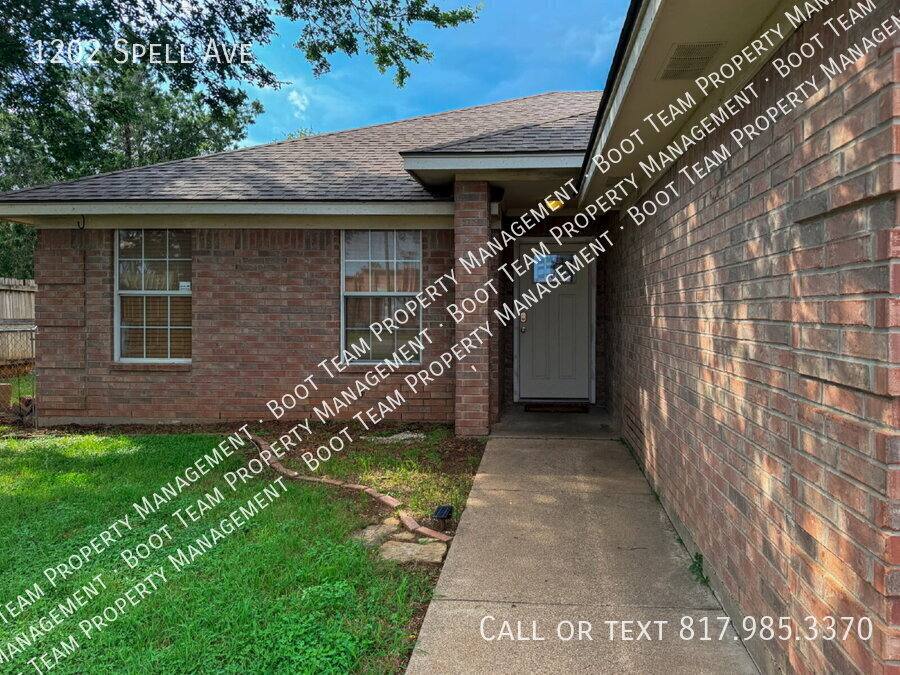 House for rent at 1202 Spell Ave, Cleburne, TX 76033
