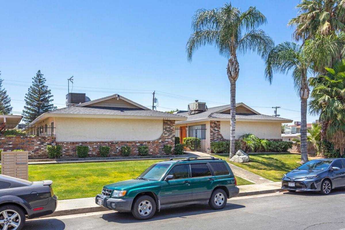Apartment for rent at 2521 Bishop Dr, Bakersfield, CA 93306