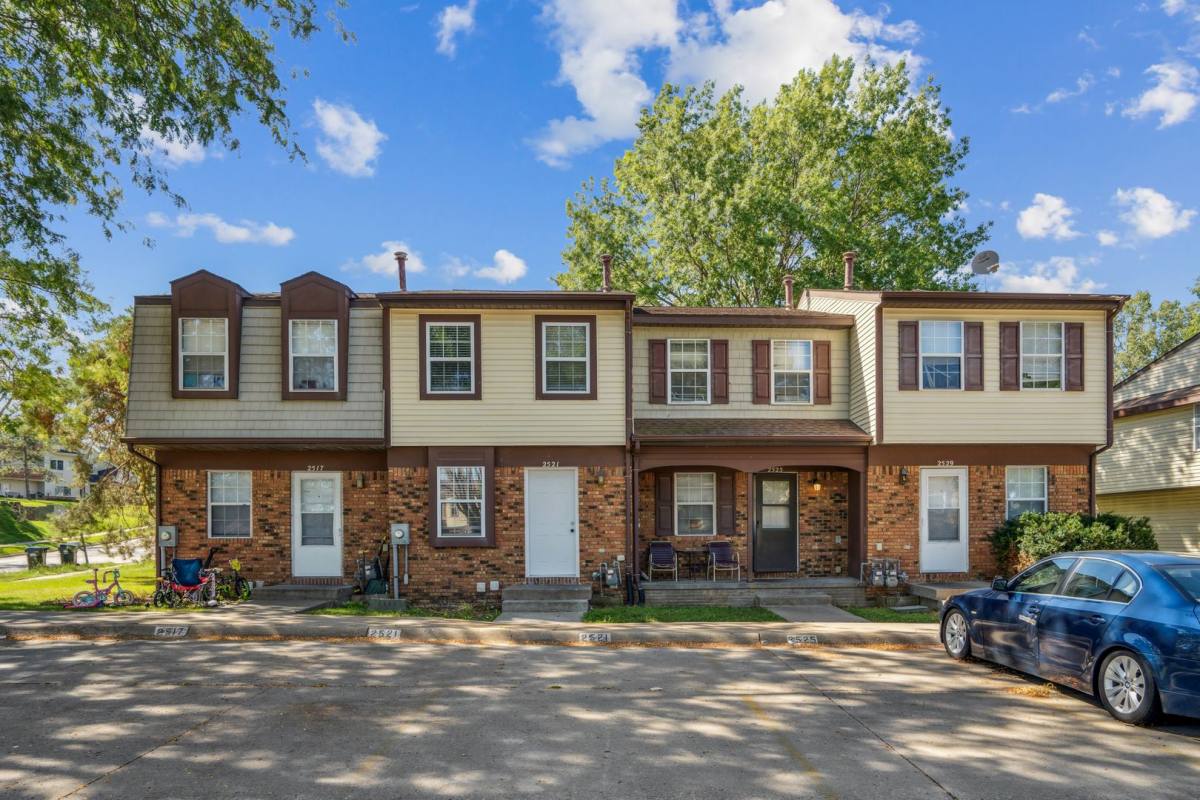 Apartment for rent at 2517 Sylvan Court, Iowa City, IA 52246