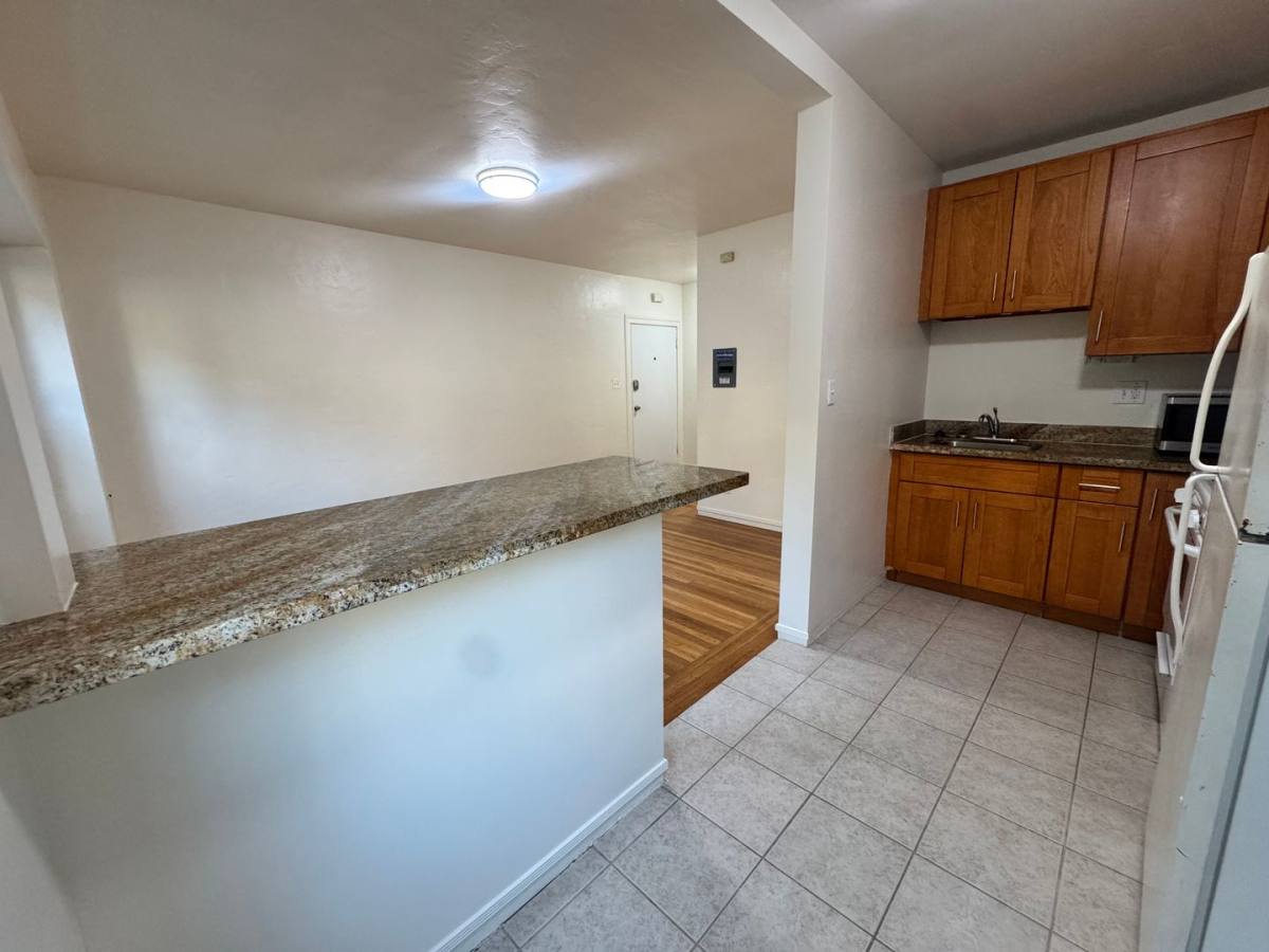 Apartment for rent at 530 Grove St #1, San Francisco, CA 94102