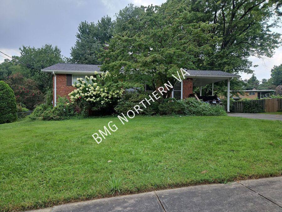 House for rent at 10246 Dale Dr, Fairfax, VA 22030