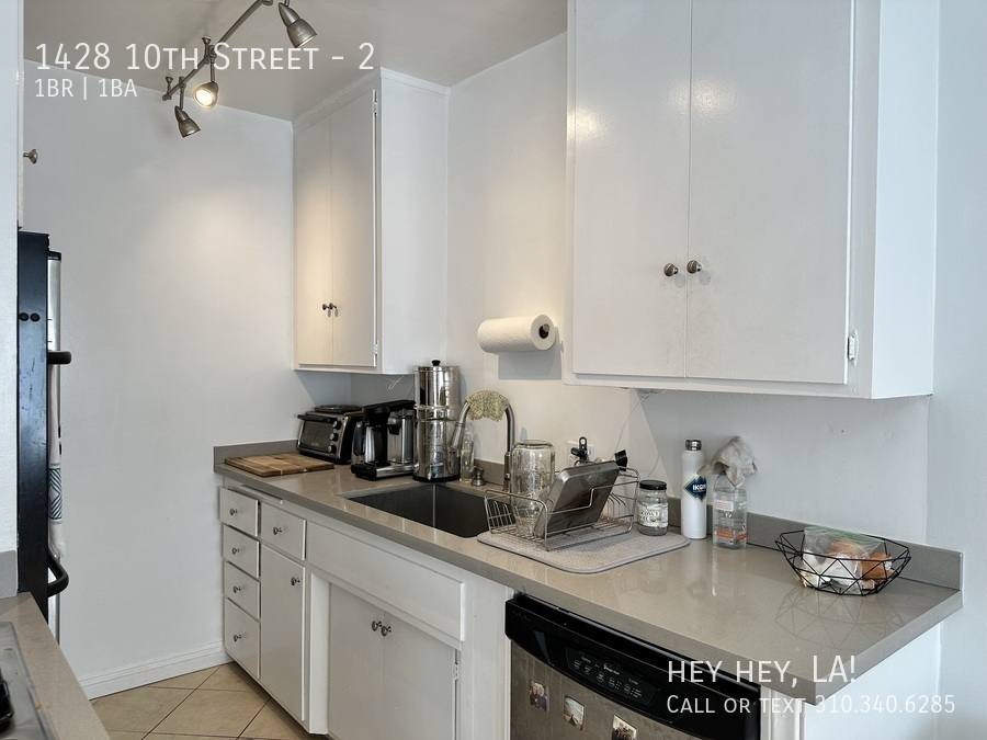 Apartment for rent at 1428 10th St #2, Santa Monica, CA 90405