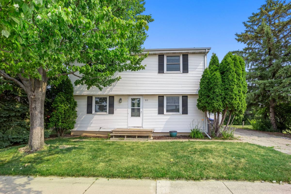 Apartment for rent at 917 Byrd Ave, Neenah, WI 54956