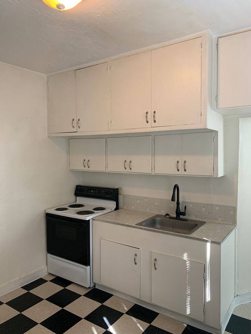 Apartment for rent at 180 E 8th Ave, Chico, CA 95928
