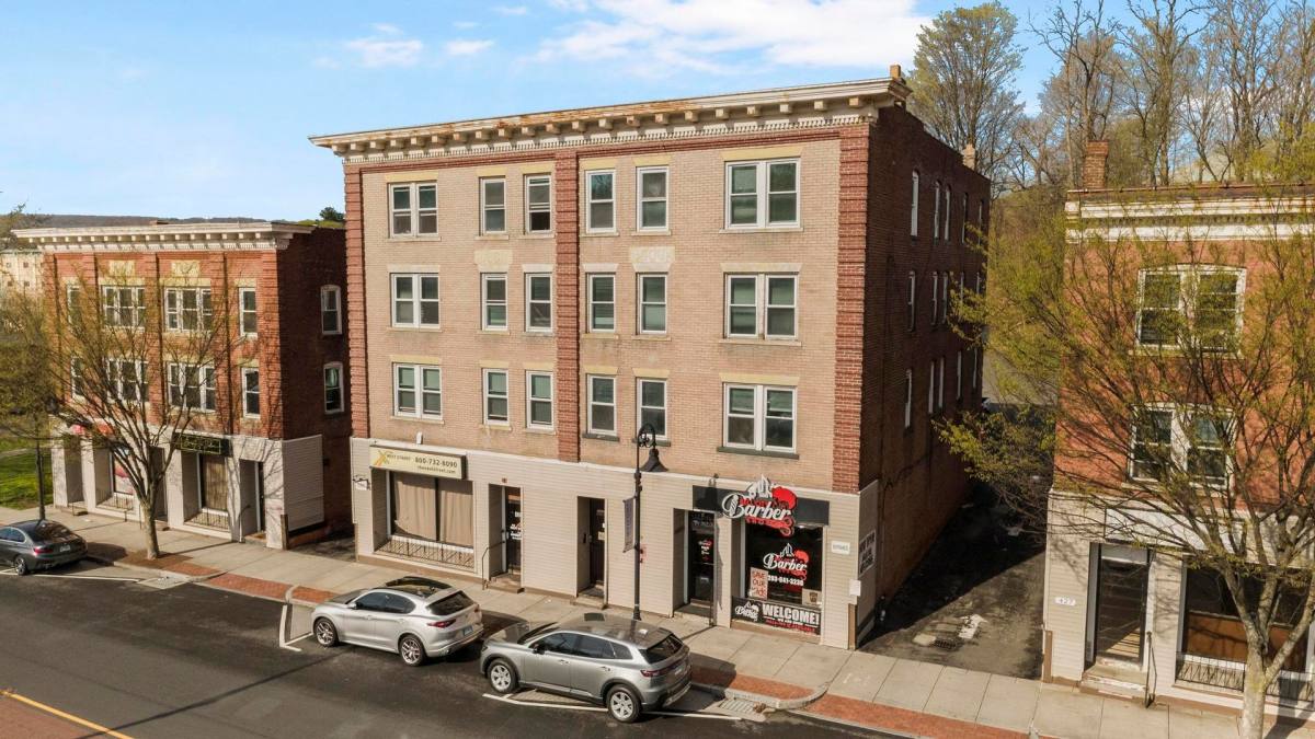 Apartment for rent at 411-431 N Main St Rd #8, Bristol, CT 06010