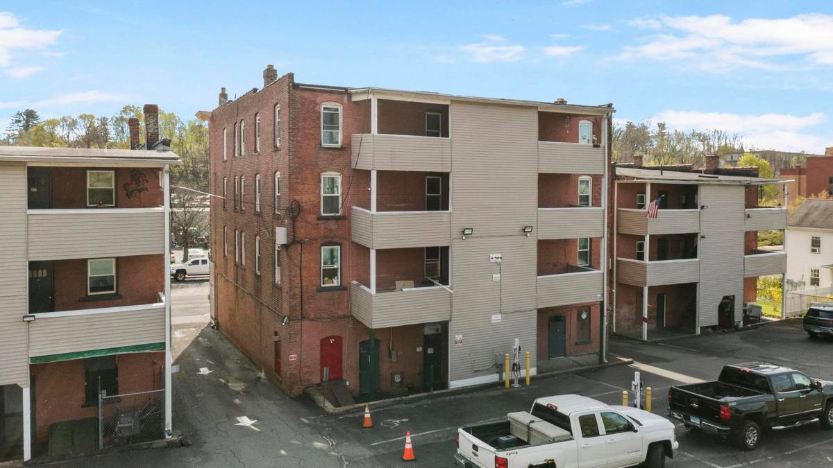 Apartment for rent at 411-431 N Main St Rd #8, Bristol, CT 06010