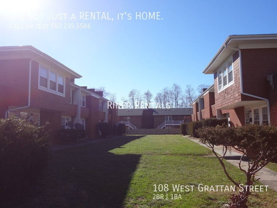 Townhouse for rent at 108 W Grattan St, Harrisonburg, VA 22801