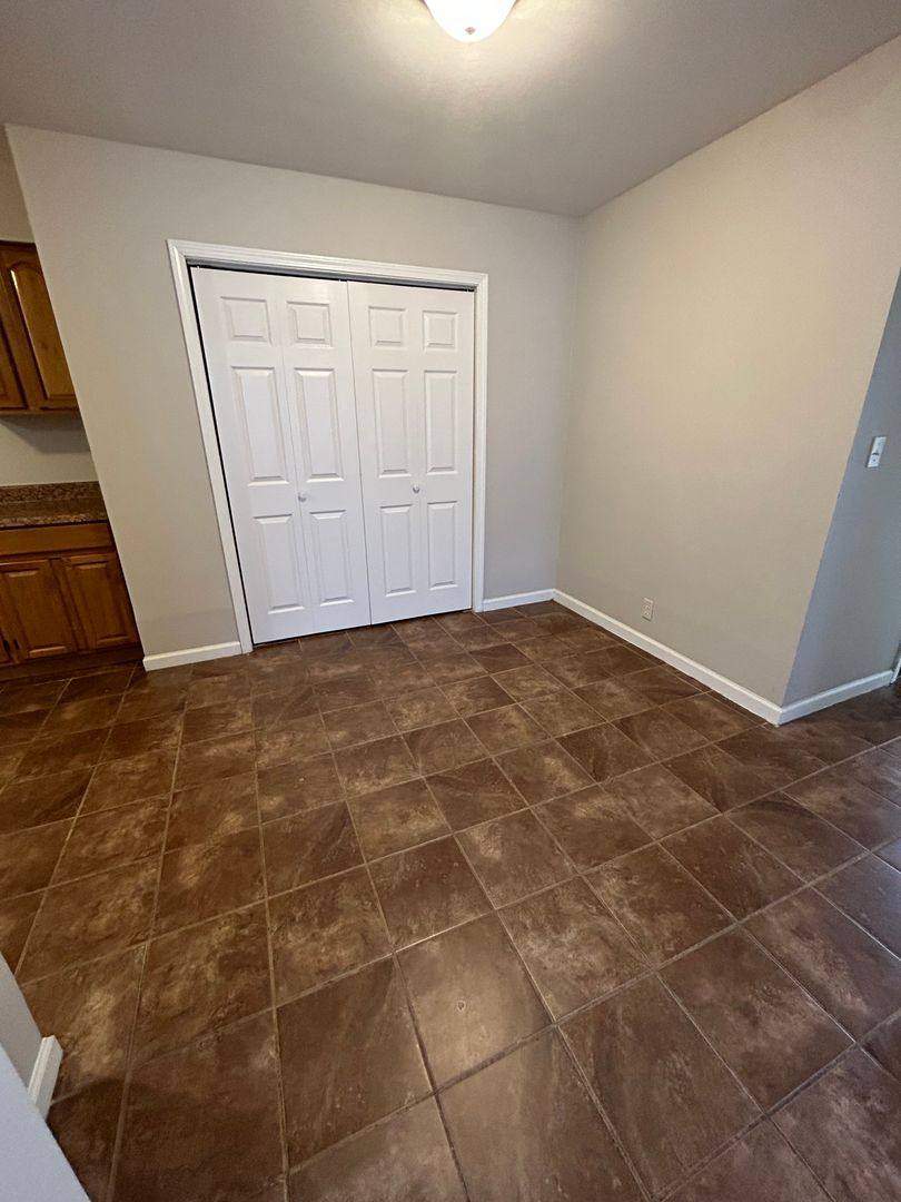 Apartment for rent at 640-702 Oakcrest Dr, Paducah, KY 42001