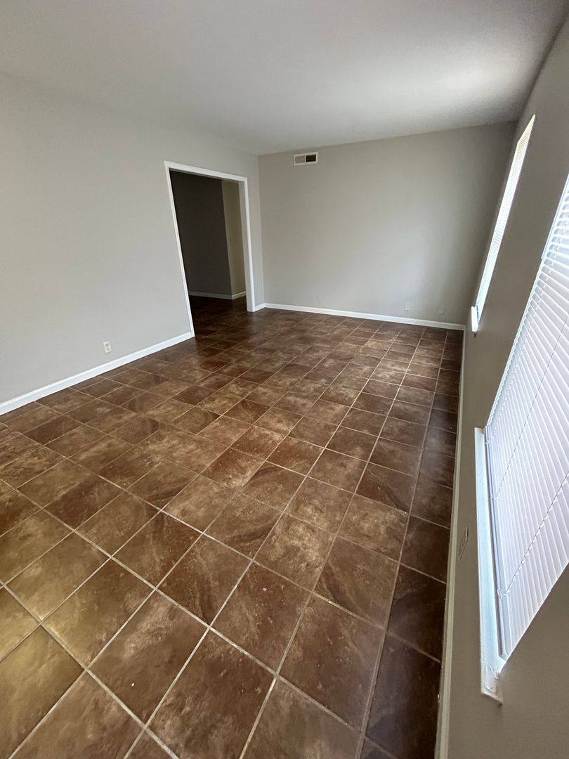 Apartment for rent at 640-702 Oakcrest Dr, Paducah, KY 42001