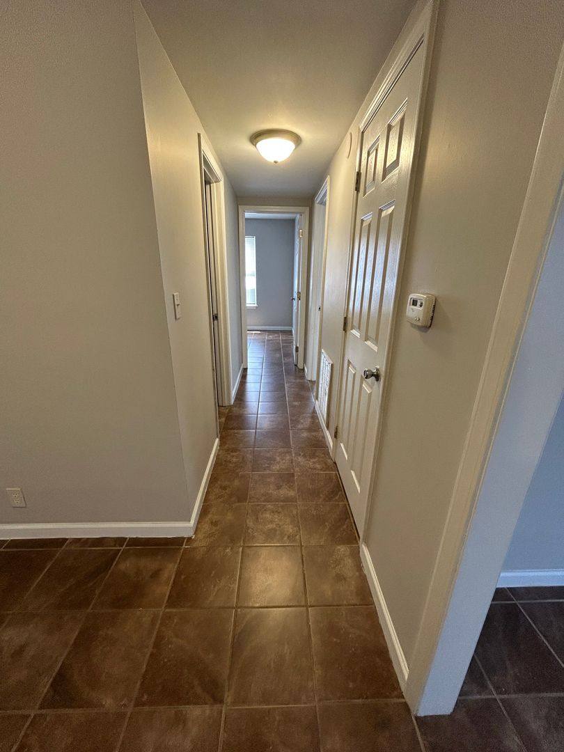 Apartment for rent at 640-702 Oakcrest Dr, Paducah, KY 42001