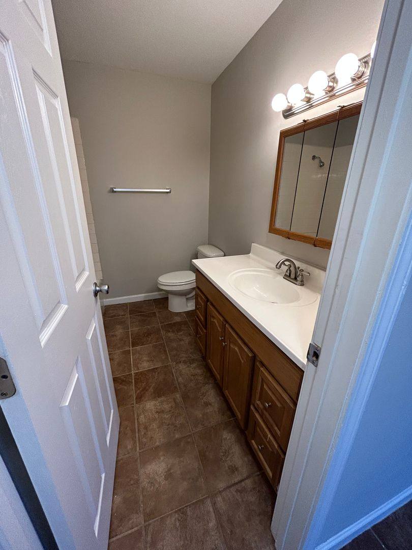 Apartment for rent at 640-702 Oakcrest Dr, Paducah, KY 42001