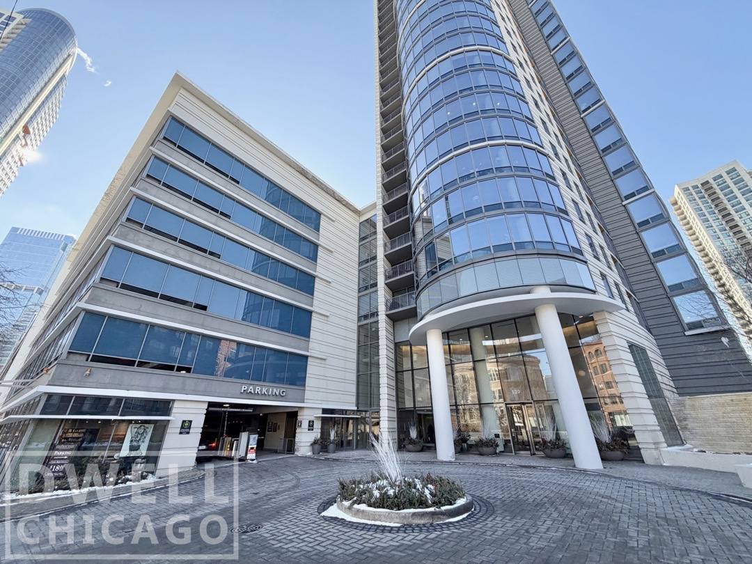 Apartment for rent at 520 N Kingsbury St, Chicago, IL 60654