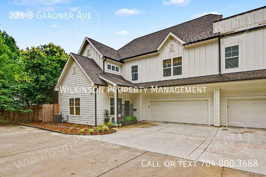 Townhouse for rent at 221 S Gardner Ave, Charlotte, NC 28208