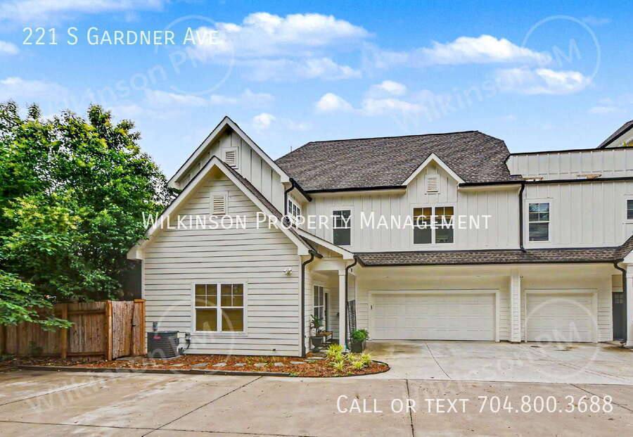 Townhouse for rent at 221 S Gardner Ave, Charlotte, NC 28208
