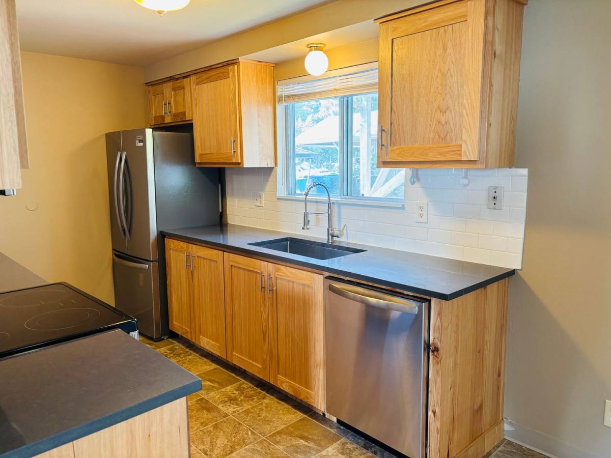 Apartment for rent at 318 W 30th St, Vancouver, WA 98660