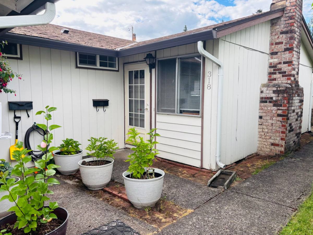 Apartment for rent at 318 W 30th St, Vancouver, WA 98660