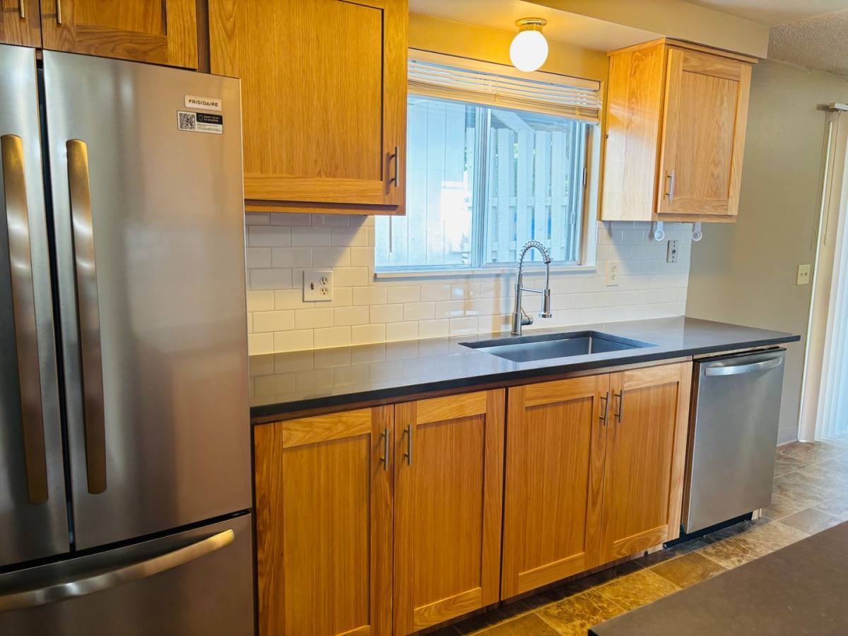 Apartment for rent at 318 W 30th St, Vancouver, WA 98660