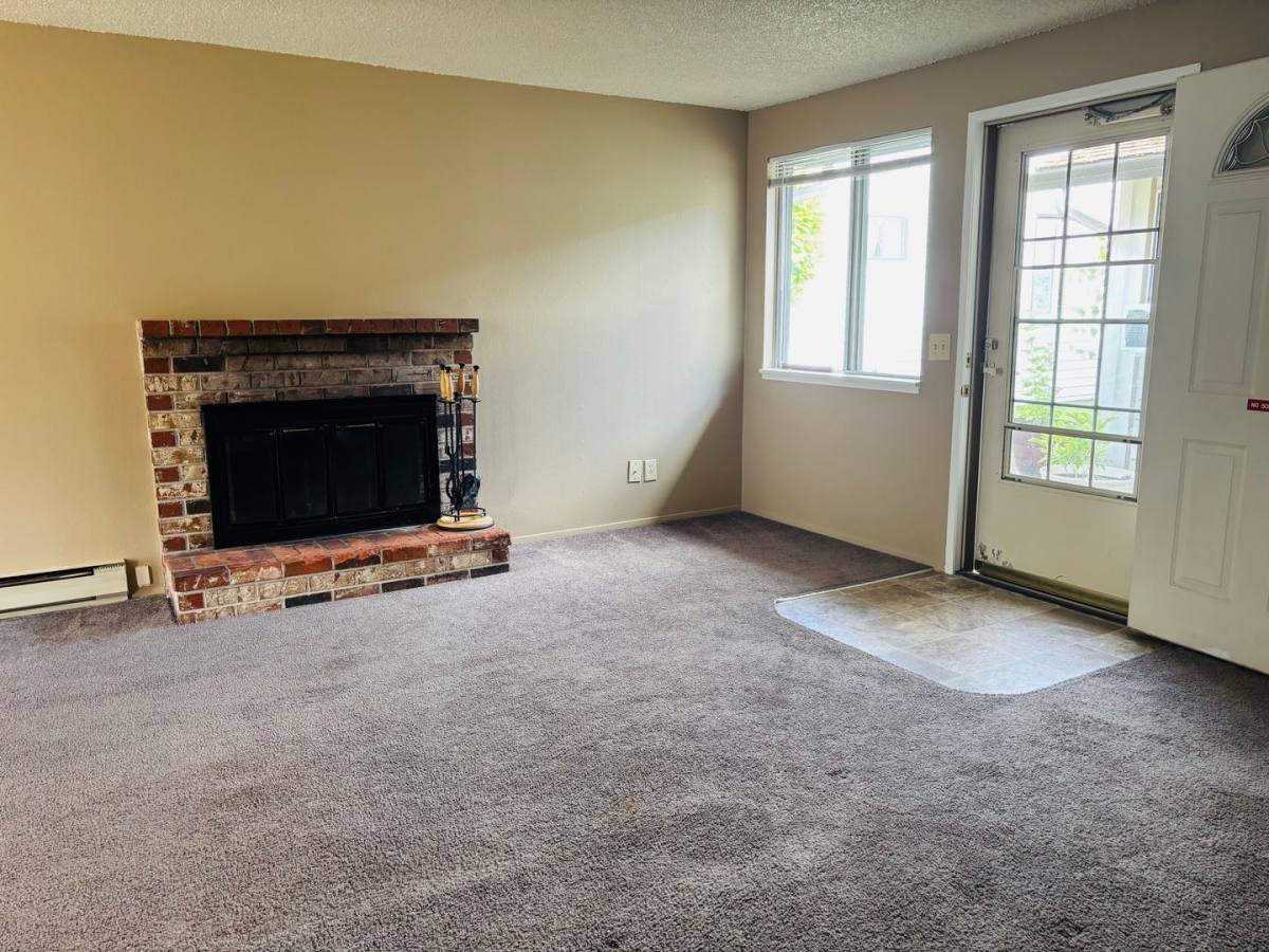 Apartment for rent at 318 W 30th St, Vancouver, WA 98660