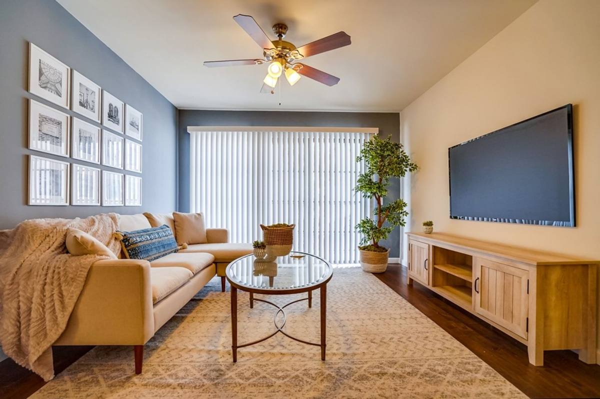 Apartment for rent at 4060 S Hoover St #304, Los Angeles, CA 90037
